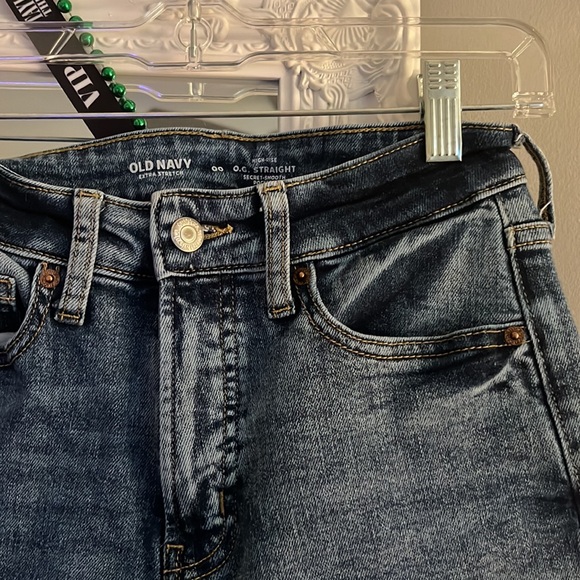 Old Navy High-Rise OG Straight jeans - Picture 2 of 4